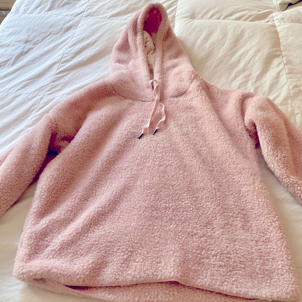 ⛄️Warm and fuzzy pullover hoodie. Size M. Pink.